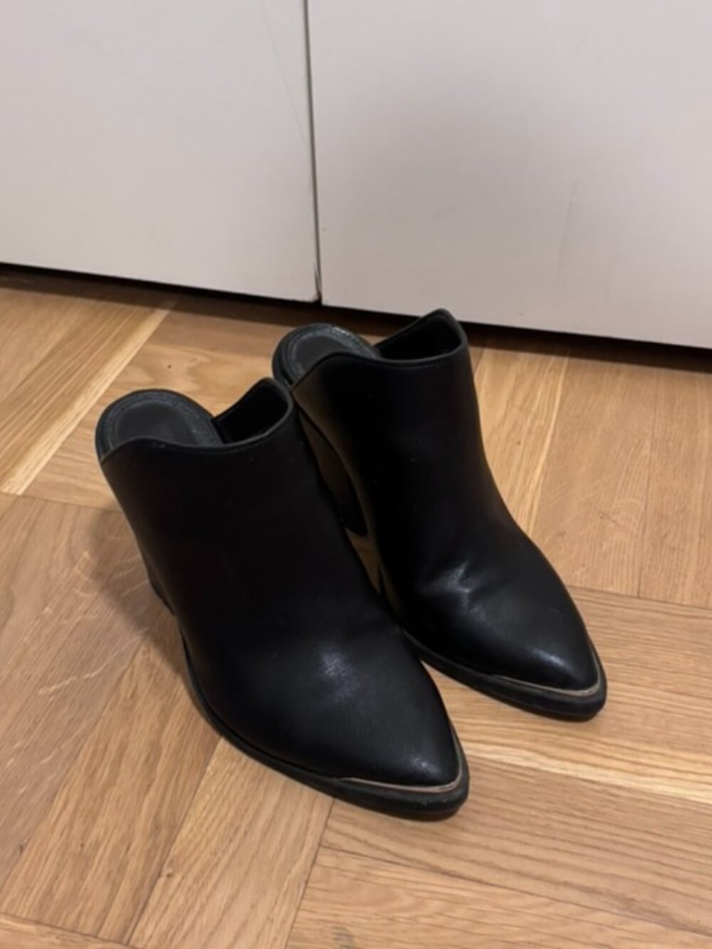 Dolce Vita Black Leather Mule – Pointed Toe Slip-On